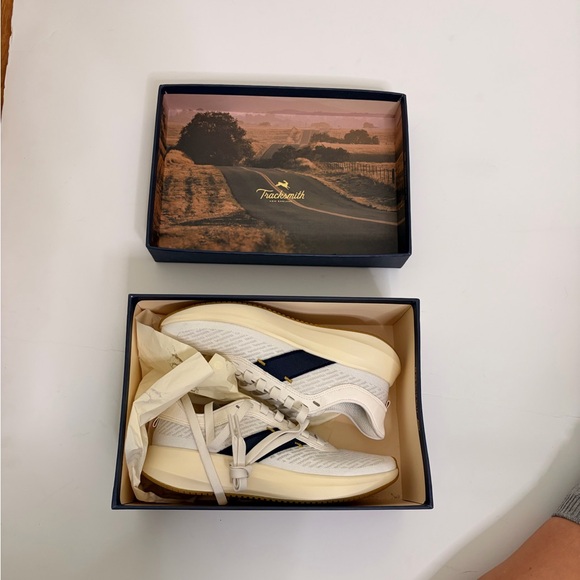NWT - Tracksmith Eliot Runner 🔥👟 Size W6.5 or M5 - ivory/navy - Picture 9 of 16